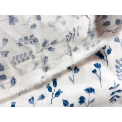 Double Gaze imprimée fleurs et feuilles bleues - OekoTex